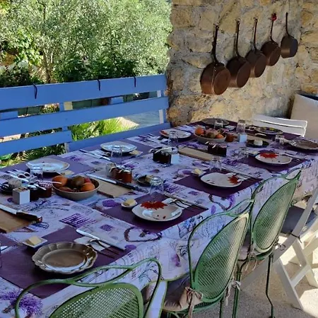 Mas Des Coccinelles Guest house